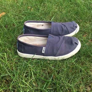 Youth Navy Toms Size 2.5
